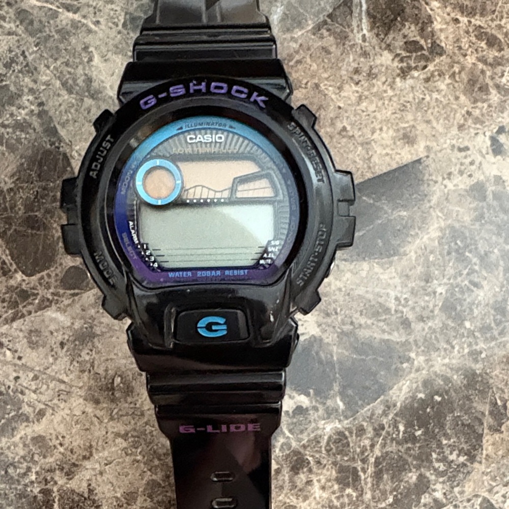 G-Shock Black and Purple Smartwatch